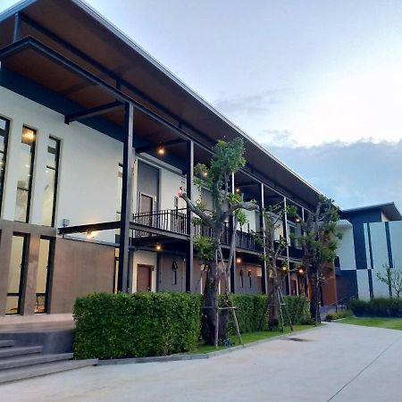 De Vine House Hotel Roi Et Eksteriør billede